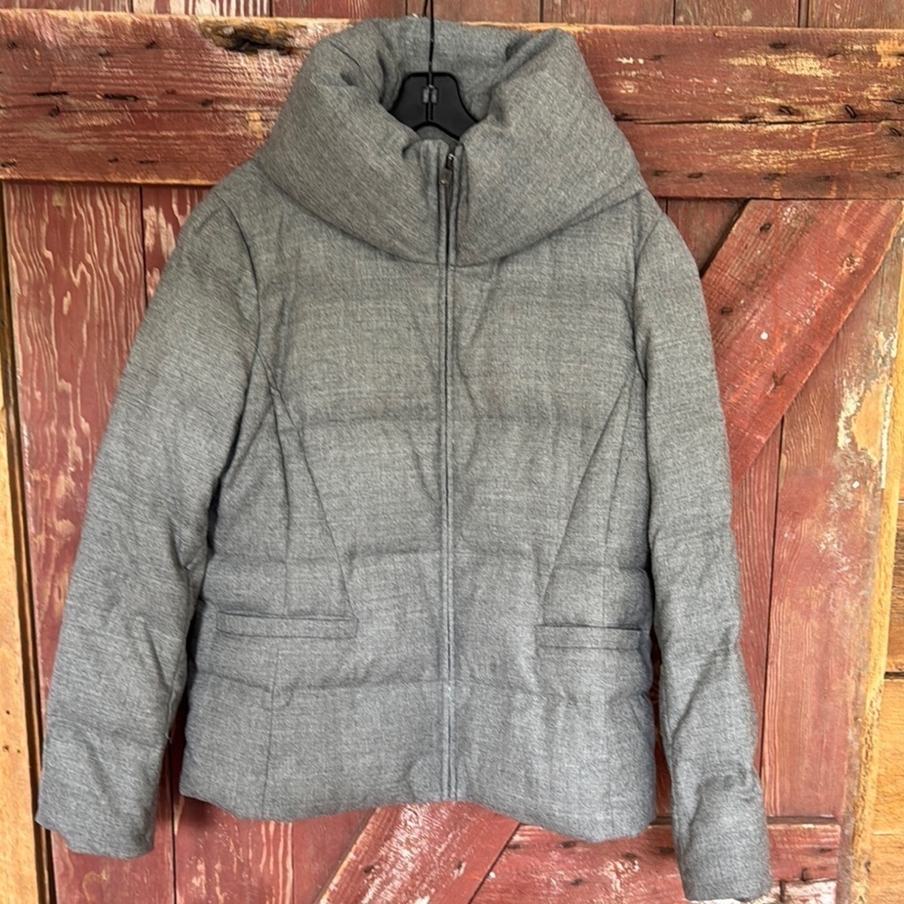 Ann Taylor heather gray goose down puffer zipper jacket. Shawl collar NWT. Large
